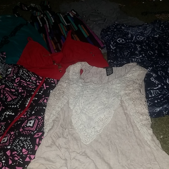 Tops - Picture 3 of 8